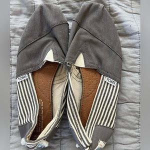 TOMS University Ash size 9 near perfect condition